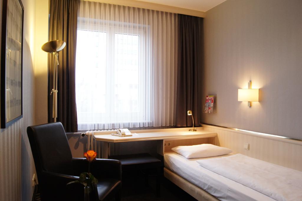 Berlin Plaza Hotel Am Kurfuerstendamm Kamer foto