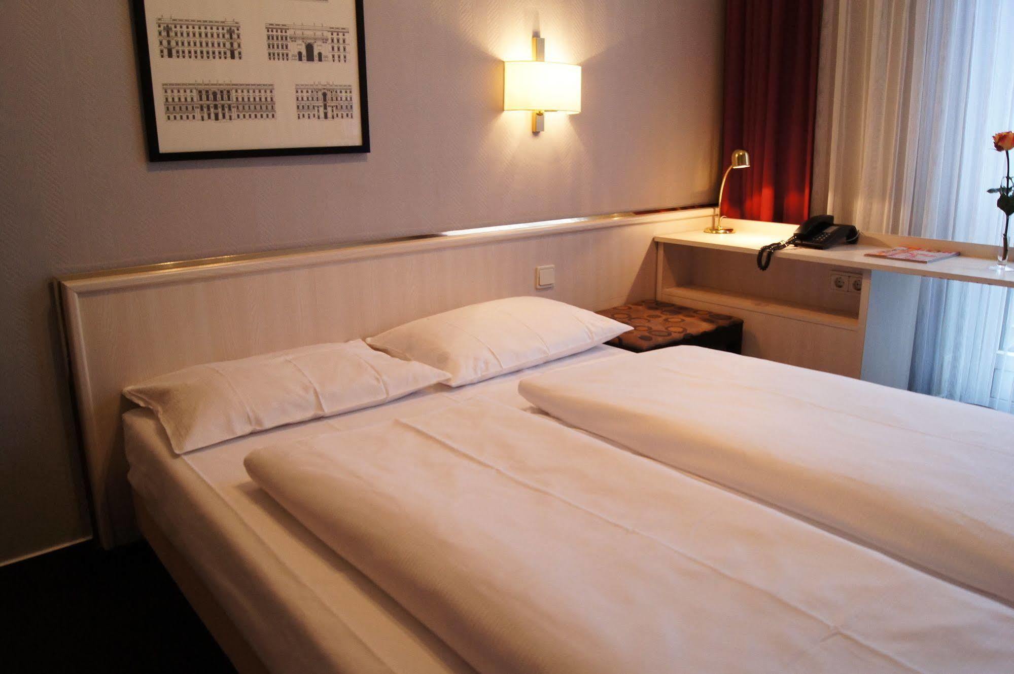 Berlin Plaza Hotel Am Kurfuerstendamm Buitenkant foto