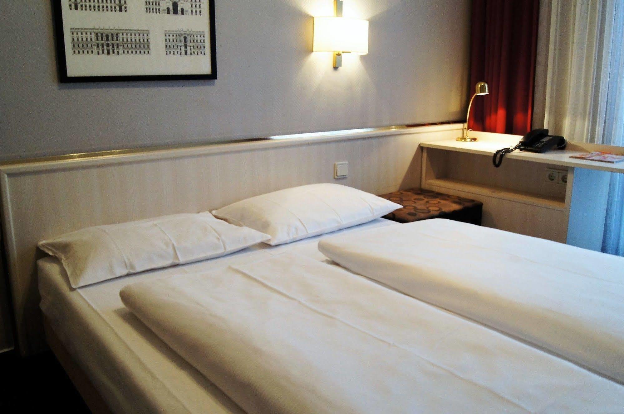 Berlin Plaza Hotel Am Kurfuerstendamm Buitenkant foto