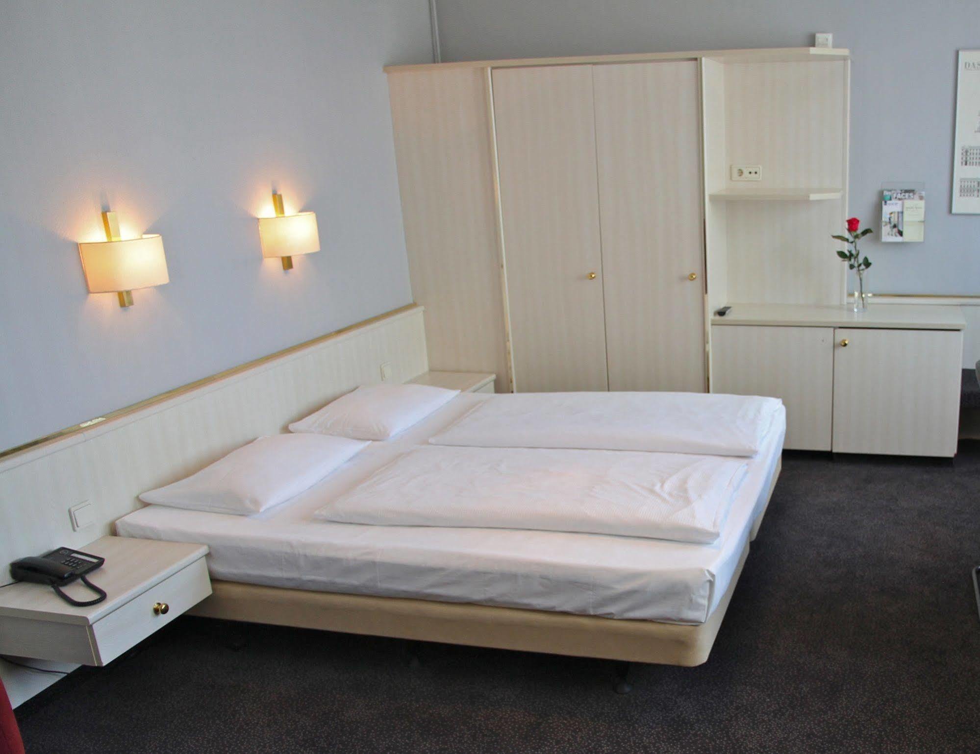 Berlin Plaza Hotel Am Kurfuerstendamm Buitenkant foto