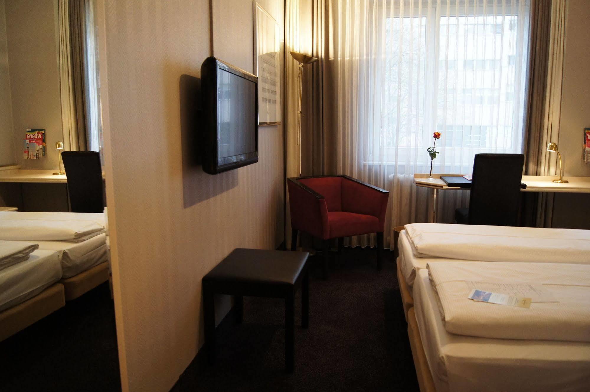 Berlin Plaza Hotel Am Kurfuerstendamm Buitenkant foto